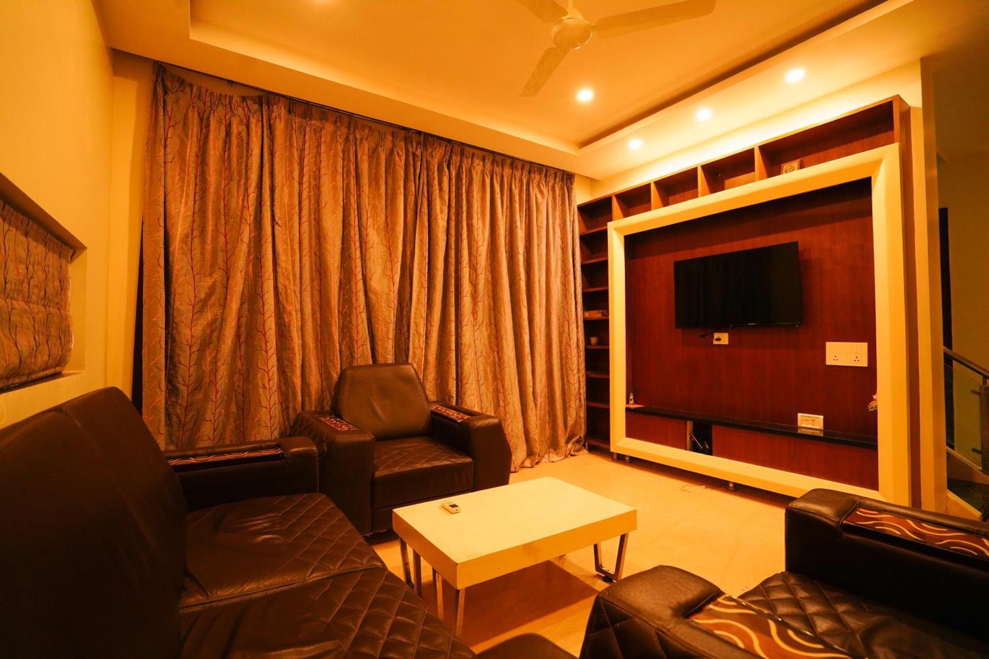 Golden Villa - Duplex House With Private Theater - Near To Alipiri And Bhudevi Ttd Ticket Counter And Kapilateertham 蒂鲁帕蒂 外观 照片